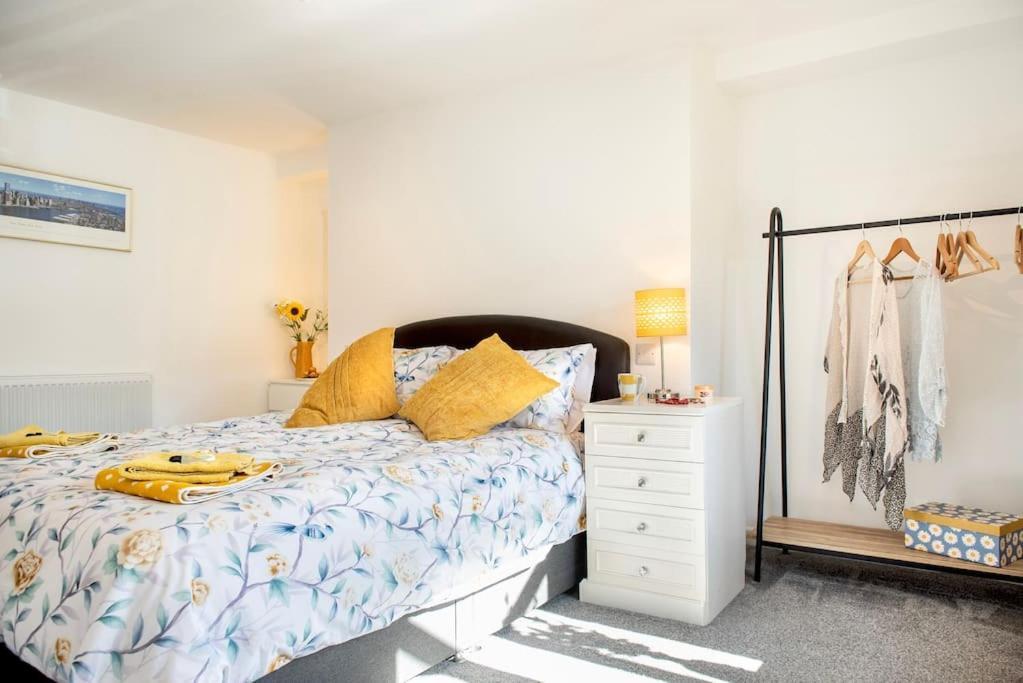 Country In Quaint Village, Bere Alston, Near Tavistock Holiday home